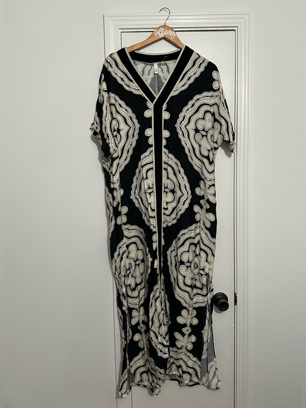 glam Black & Cream Maxi Dress with V-Neck Pattern